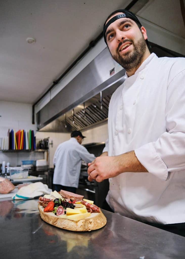 Cuisinier, meilleure cuisine, Emploi satisfaisant, meilleur job, meilleur emploi cuisinière. cuisinier mon rêve, au meilleur resto. Best resto.